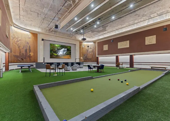 Modern 2Br Downtown Indy Skywalk