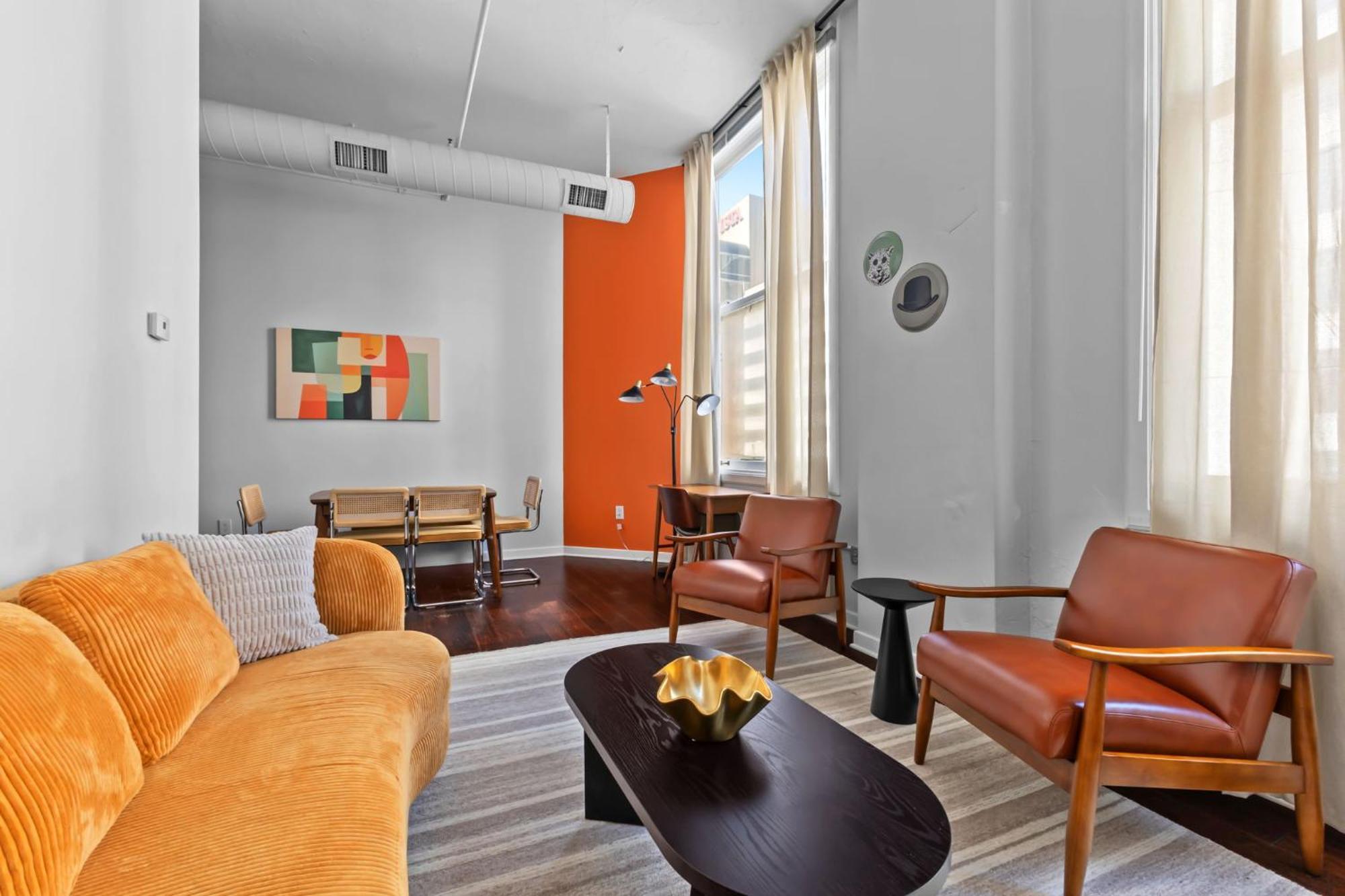 Modern 2br Downtown Indy Skywalk Apartment