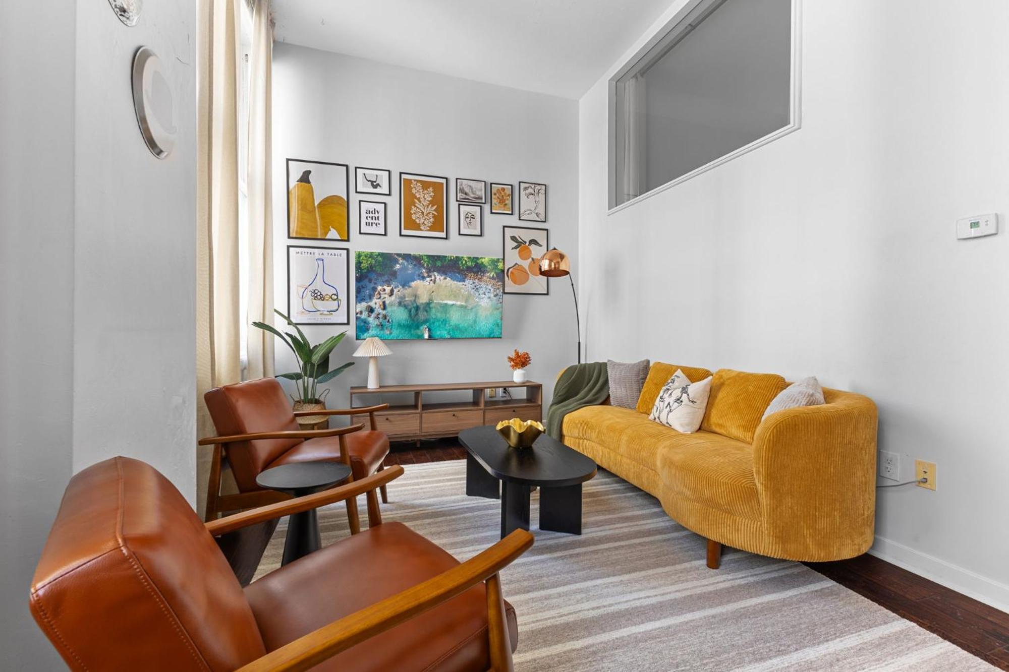 Modern 2br Downtown Indy Skywalk Apartment Indianapolis